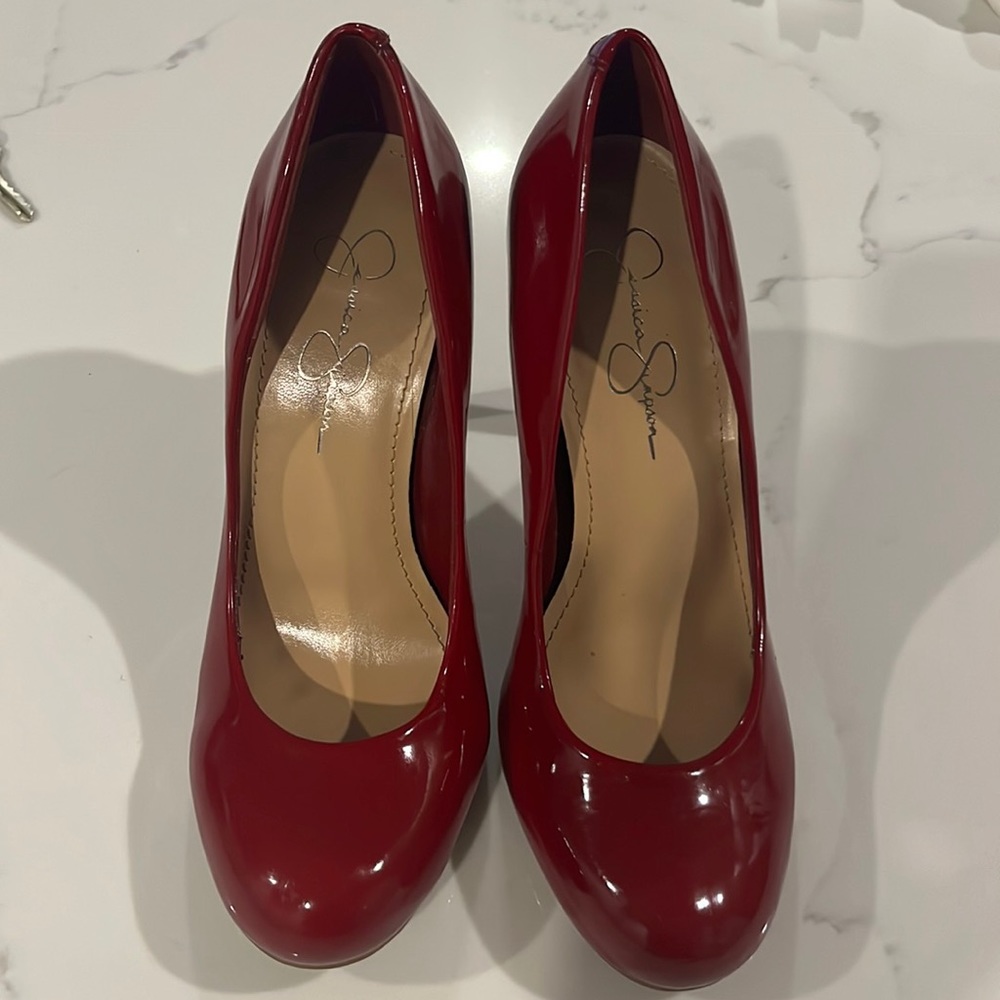 JESSICA SIMPSON RED PUMPS ❤️